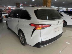Toyota Sienna 2.5L Hybrid AWD Premium - photo 8