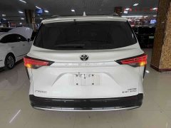 Toyota Sienna 2.5L Hybrid AWD Premium - photo 9