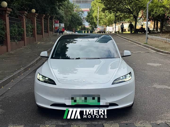 Tesla Model 3 Rear-Wheel Drive - автомобиль из Китая