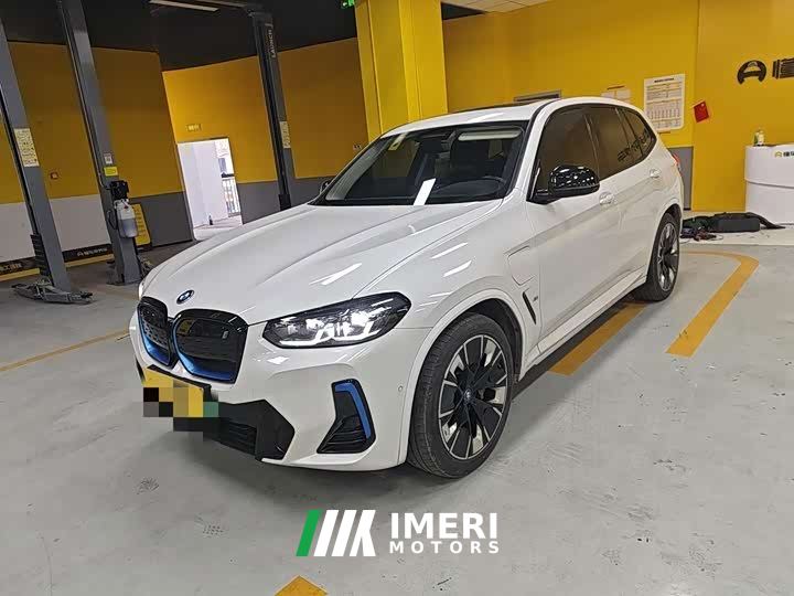 BMW iX3 Leadership Edition
