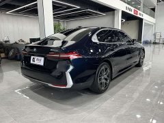 BMW 5 Series 530Li Premier Luxury Package - фото 6
