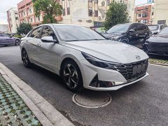 Hyundai Elantra 1.5L CVT Luxury - photo 2