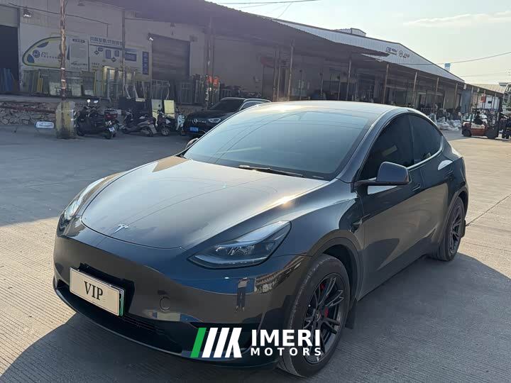 Tesla Model Y Rear-Wheel Drive