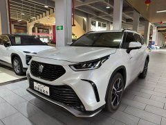 Toyota Crown Venza 2.5L HEV AWD Premium - ფოტო 1