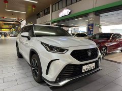 Toyota Crown Venza 2.5L HEV AWD Premium - ფოტო 3