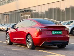 Tesla Model Y Rear-Wheel Drive - ფოტო 4
