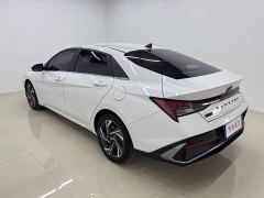 Hyundai Elantra 1.5L CVT Luxury - фото 6