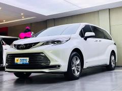 Toyota Sienna 2.5L Hybrid AWD Premium - ფოტო 1