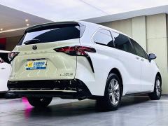 Toyota Sienna 2.5L Hybrid AWD Premium - ფოტო 4