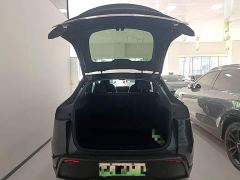 Tesla Model Y Rear-Wheel Drive - ფოტო 18