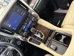Toyota Alphard Hybrid 2.5L Luxury - фото 11