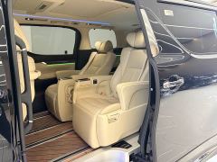Toyota Alphard Hybrid 2.5L Luxury - фото 13