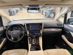Toyota Alphard Hybrid 2.5L Luxury - фото 8