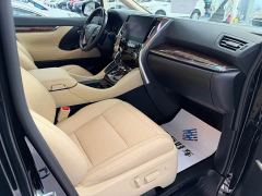 Toyota Alphard Hybrid 2.5L Luxury - фото 6