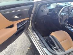 Lexus ES 200 Excellence Edition - ფოტო 15