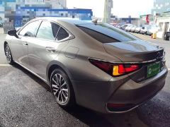 Lexus ES 200 Excellence Edition - ფოტო 4
