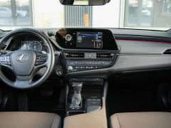 Lexus ES 200 Excellence Edition - ფოტო 14