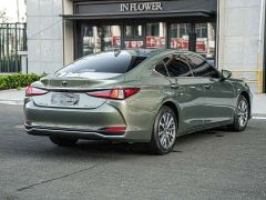 Lexus ES 200 Excellence Edition - ფოტო 3