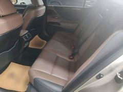 Lexus ES 200 Excellence Edition - ფოტო 16