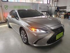 Lexus ES 200 Excellence Edition - ფოტო 3