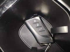 Lexus ES 200 Excellence Edition - ფოტო 8