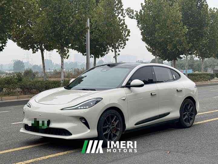 IM Motors Zhiji LS6 Long Range Lingxi Smart Enjoy Edition - автомобиль из Китая
