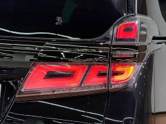 Toyota Vellfire Crown Hybrid 2.5L HV Premium Edition - ფოტო 8