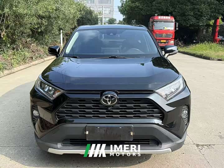 Toyota RAV4 2.0L CVT FWD Fashion Plus Edition - автомобиль из Китая