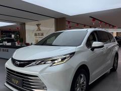 Toyota Sienna 2.5L Hybrid Luxury Edition - ფოტო 1