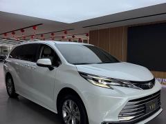Toyota Sienna 2.5L Hybrid Luxury Edition - ფოტო 2