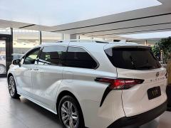 Toyota Sienna 2.5L Hybrid Luxury Edition - ფოტო 4