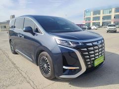 Denza D9 DM-i 970 AWD Flagship - фото 3