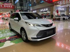 Toyota Sienna 2.5L Hybrid AWD Premium - ფოტო 4