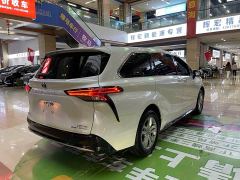 Toyota Sienna 2.5L Hybrid AWD Premium - ფოტო 8