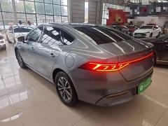 BYD Qin PLUS Glory Edition DM-i 55KM Leading - фото 4