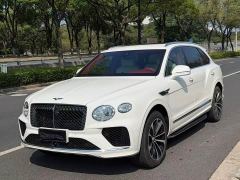 Bentley Bentayga 4.0T V8 Long Wheelbase - фото 1