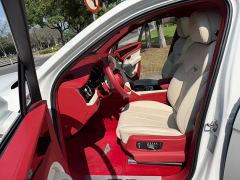 Bentley Bentayga 4.0T V8 Long Wheelbase - фото 6