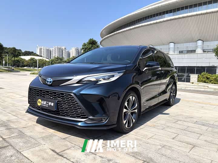 Toyota Grevias 2.5L Hybrid Premium Edition