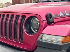 Jeep Wrangler 2.0T High Altitude Bahama Beach Pink Special Edition - фото 16