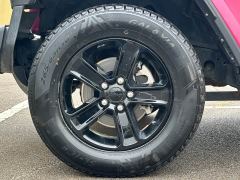 Jeep Wrangler 2.0T High Altitude Bahama Beach Pink Special Edition - фото 9