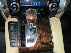 Toyota Alphard Hybrid 2.5L Luxury - photo 13