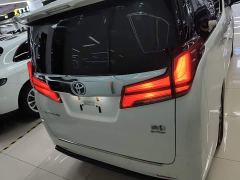 Toyota Alphard Hybrid 2.5L Luxury - photo 5