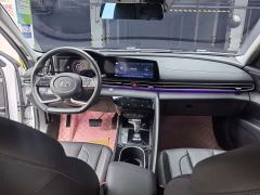 Hyundai Elantra 1.5L CVT Luxury - ფოტო 13