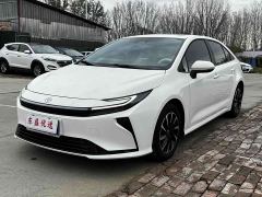 Toyota Corolla 1.8L Hybrid Elite - фото 1