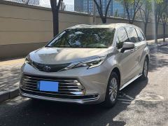 Toyota Sienna 2.5L Hybrid Luxury - photo 1
