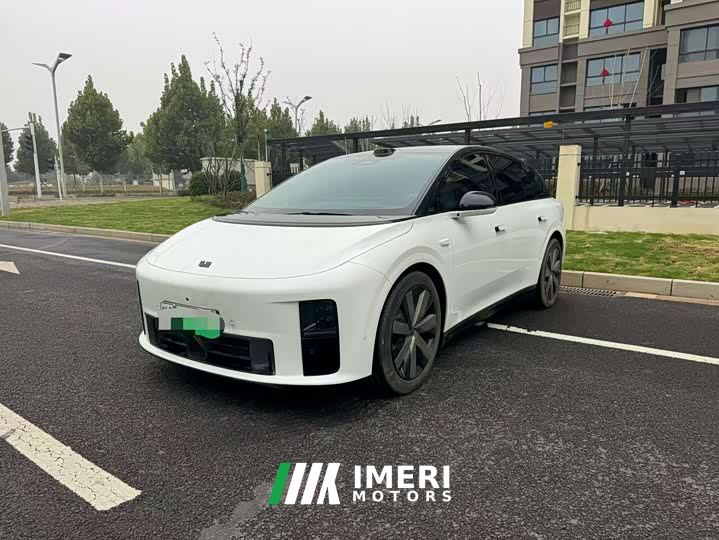 Li Auto i6 Four-Wheel Drive Standard Edition - автомобиль из Китая