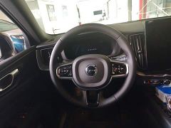 Volvo XC60 Plug-in Hybrid Long-Range AWD Smart Remote Midnight Black Edition - photo 6