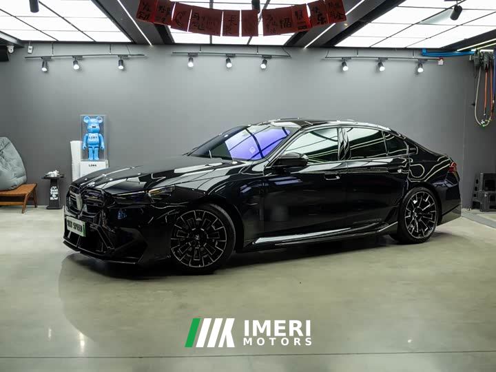 BMW M5 New Energy M5 - автомобиль из Китая
