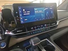 Toyota Sienna 2.5L Hybrid Premium Edition - photo 12