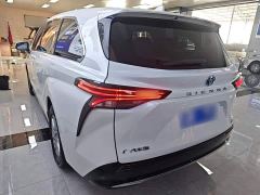 Toyota Sienna 2.5L Hybrid Premium Edition - photo 4